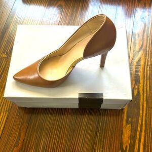 Single Pics of all shoes for sells! Shoes are such a necessity!